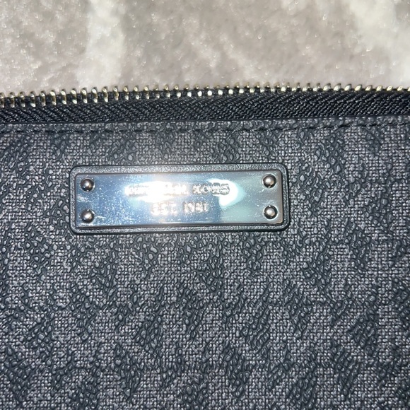 Like brand new Michael kors wallet - Picture 2 of 4